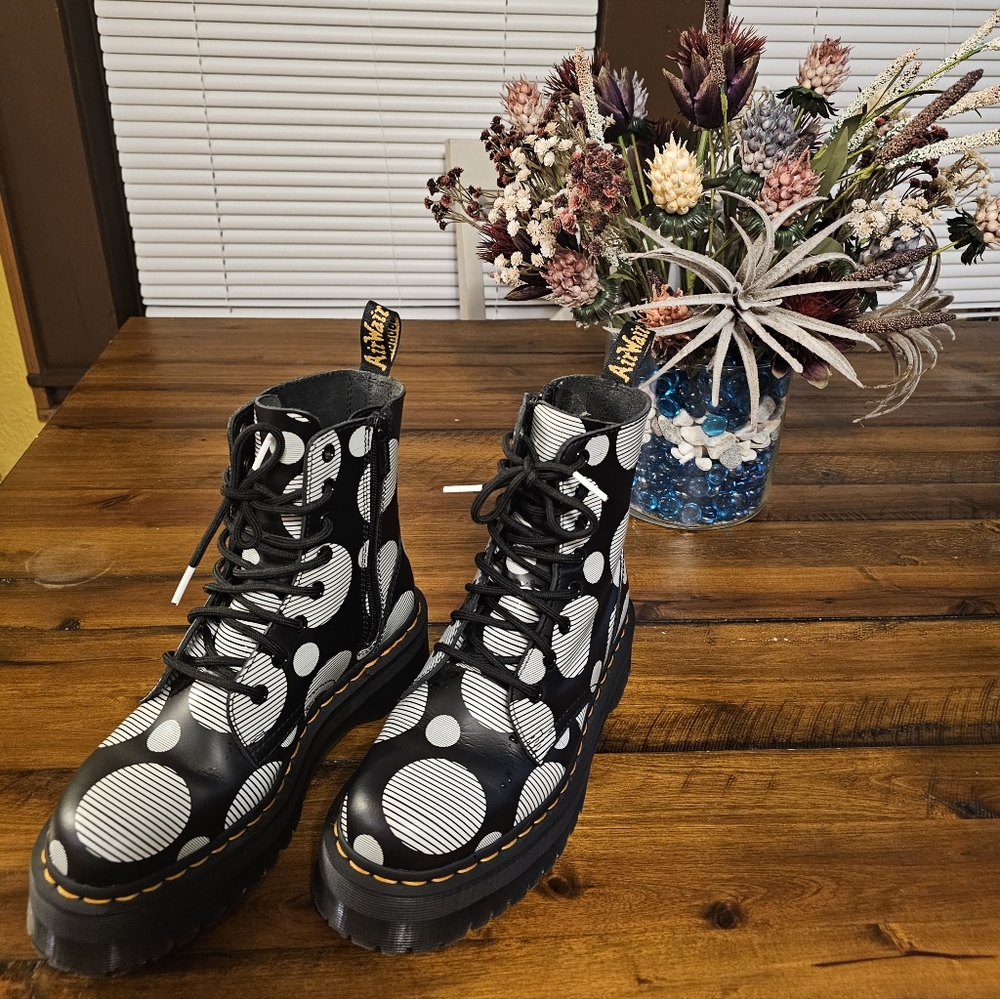 DR MARTENS PLATFORM JAYDON POLKA DOTTED SZ7
